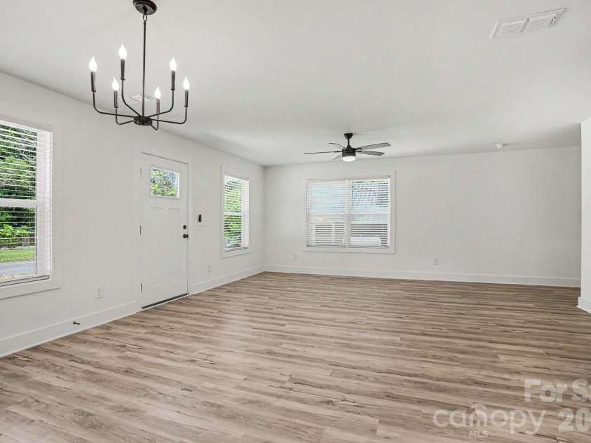 811 Evening Shade Lane, Gastonia, NC 28052.  MLS# CAR4388402, YatesRealty ID 38316. 