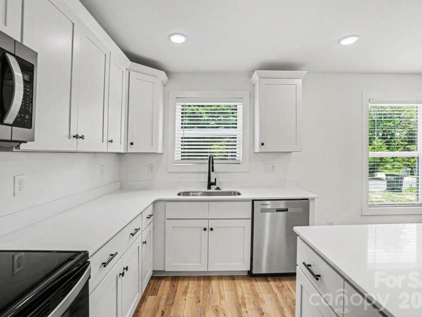 811 Evening Shade Lane, Gastonia, NC 28052.  MLS# CAR4388402, YatesRealty ID 38316. 