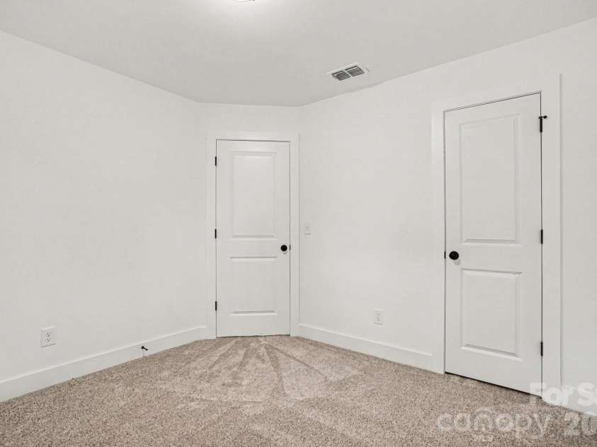 811 Evening Shade Lane, Gastonia, NC 28052.  MLS# CAR4388402, YatesRealty ID 38316. 