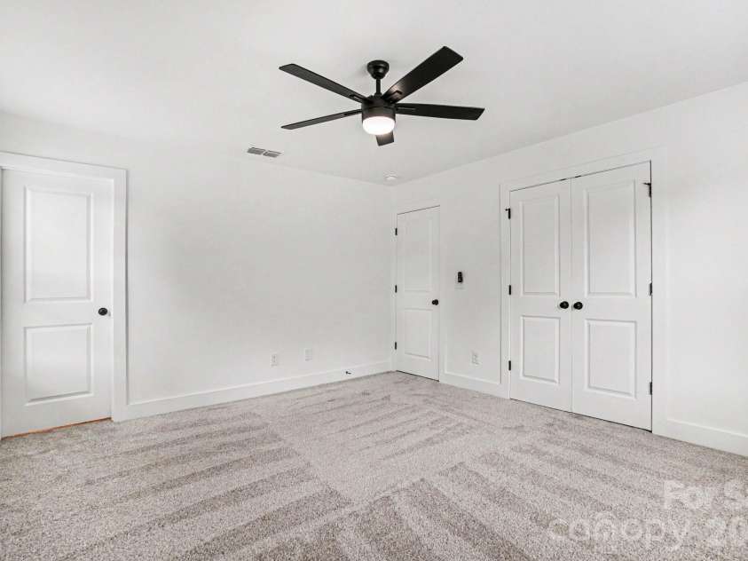 811 Evening Shade Lane, Gastonia, NC 28052.  MLS# CAR4388402, YatesRealty ID 38316. 