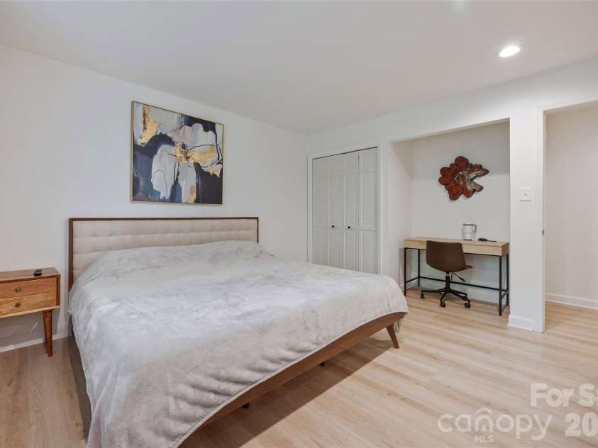 1800 Chestnut Lane, Matthews, NC 28104.  MLS# CAR4379528, YatesRealty ID 38317. 