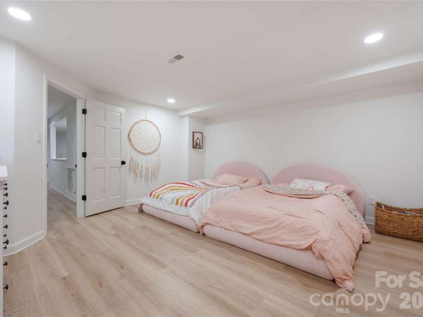 1800 Chestnut Lane, Matthews, NC 28104.  MLS# CAR4379528, YatesRealty ID 38317. Bedroom