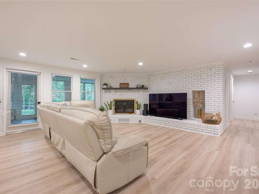 1800 Chestnut Lane, Matthews, NC 28104.  MLS# CAR4379528, YatesRealty ID 38317. Bonus area on lower level