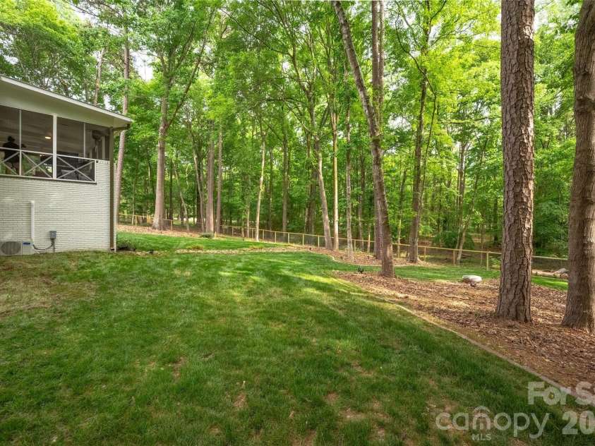 1800 Chestnut Lane, Matthews, NC 28104.  MLS# CAR4379528, YatesRealty ID 38317. Fully fenced in backyard