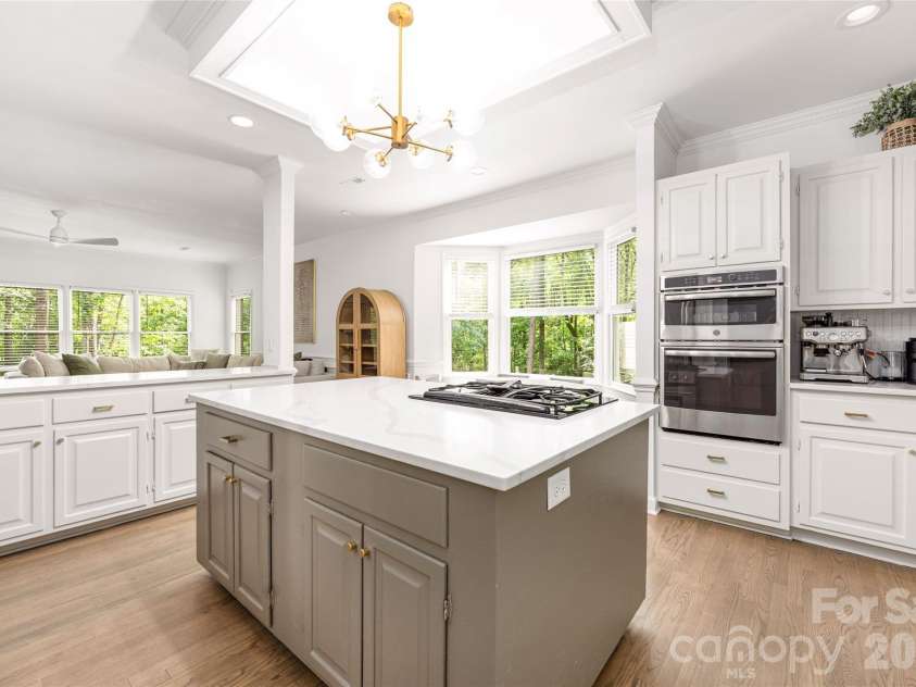 1800 Chestnut Lane, Matthews, NC 28104.  MLS# CAR4379528, YatesRealty ID 38317. Kitchen island