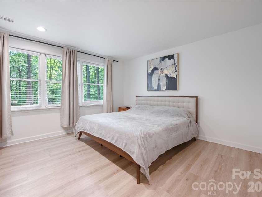 1800 Chestnut Lane, Matthews, NC 28104.  MLS# CAR4379528, YatesRealty ID 38317. Secondary bedroom