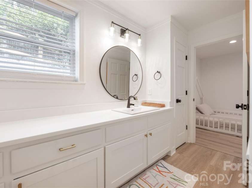 1800 Chestnut Lane, Matthews, NC 28104.  MLS# CAR4379528, YatesRealty ID 38317. Secondary full bath