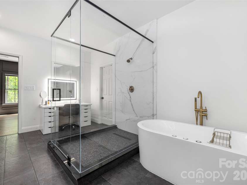 1800 Chestnut Lane, Matthews, NC 28104.  MLS# CAR4379528, YatesRealty ID 38317. Soaking tub with jets