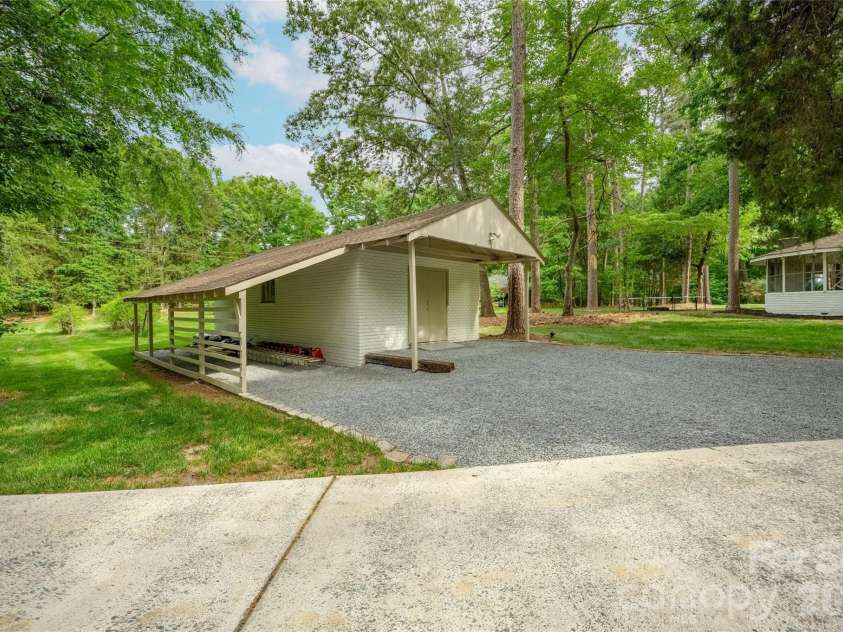 1800 Chestnut Lane, Matthews, NC 28104.  MLS# CAR4379528, YatesRealty ID 38317. Workshop/shed for additional storage