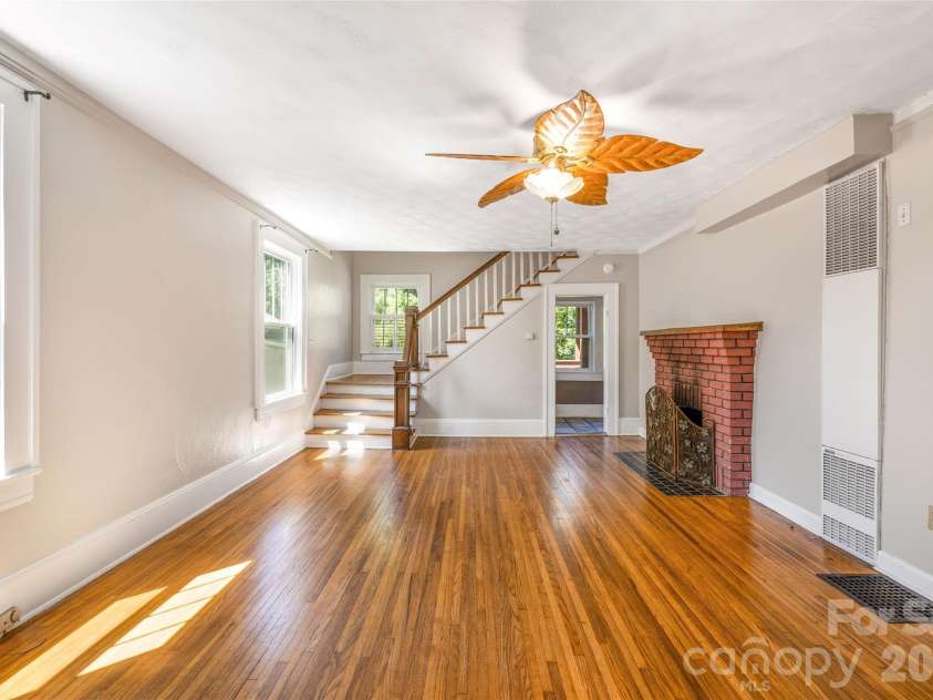 109 Forest Hill Drive, Asheville, NC 28803.  MLS# CAR4403733, YatesRealty ID 38319. 
