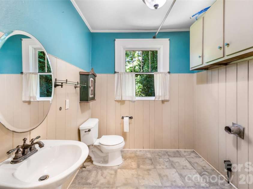 109 Forest Hill Drive, Asheville, NC 28803.  MLS# CAR4403733, YatesRealty ID 38319. 