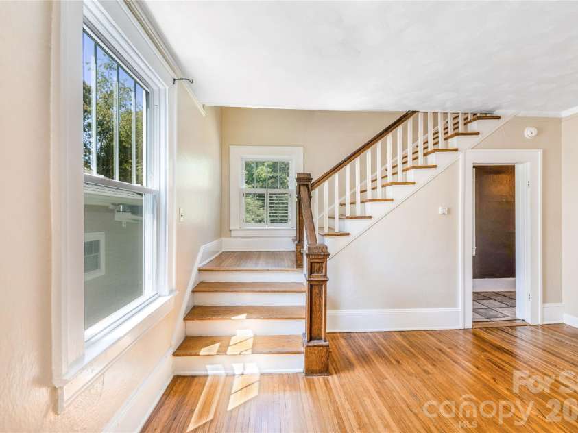 109 Forest Hill Drive, Asheville, NC 28803.  MLS# CAR4403733, YatesRealty ID 38319. 