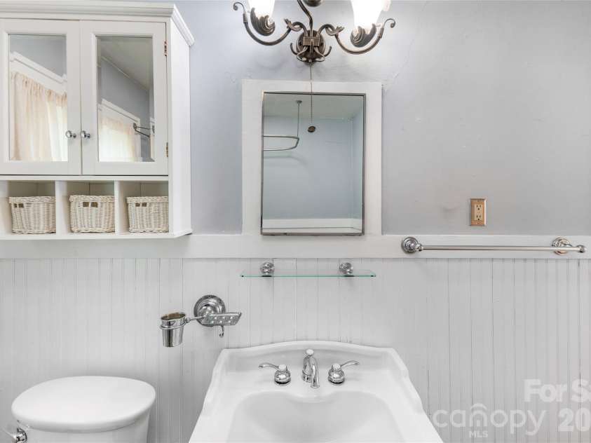 109 Forest Hill Drive, Asheville, NC 28803.  MLS# CAR4403733, YatesRealty ID 38319. 