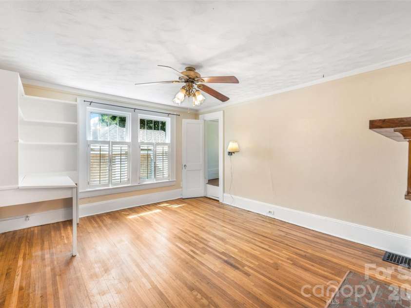 109 Forest Hill Drive, Asheville, NC 28803.  MLS# CAR4403733, YatesRealty ID 38319. 