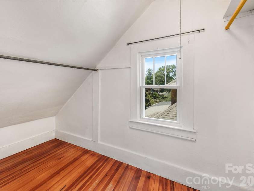 109 Forest Hill Drive, Asheville, NC 28803.  MLS# CAR4403733, YatesRealty ID 38319. 