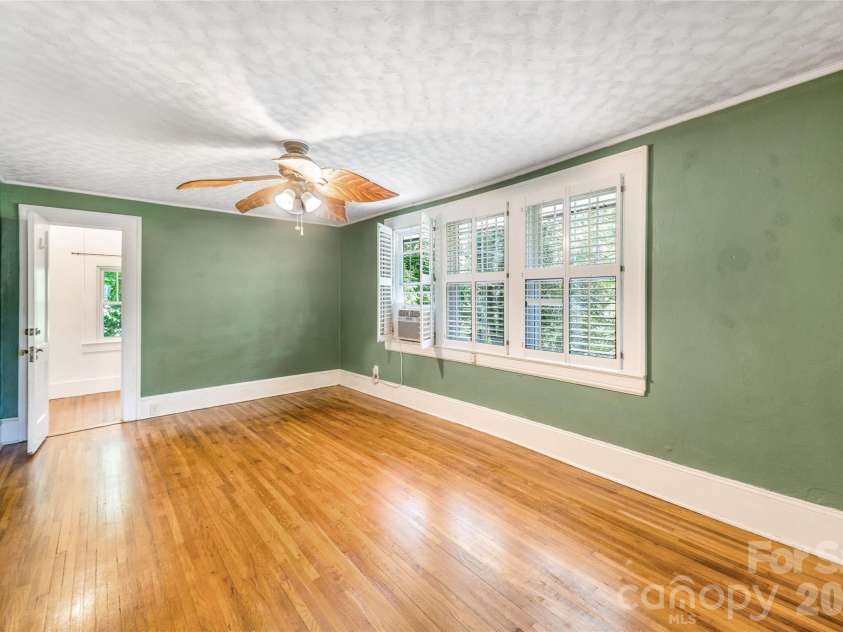 109 Forest Hill Drive, Asheville, NC 28803.  MLS# CAR4403733, YatesRealty ID 38319. 