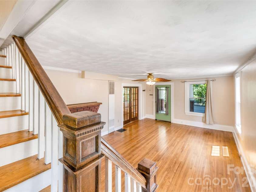 109 Forest Hill Drive, Asheville, NC 28803.  MLS# CAR4403733, YatesRealty ID 38319. 