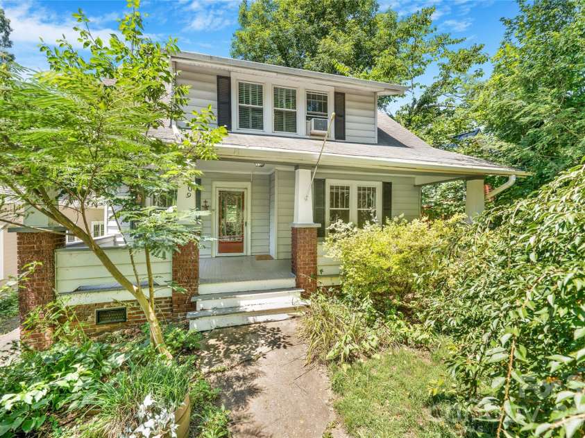 109 Forest Hill Drive, Asheville, NC 28803.  MLS# CAR4403733, YatesRealty ID 38319. 