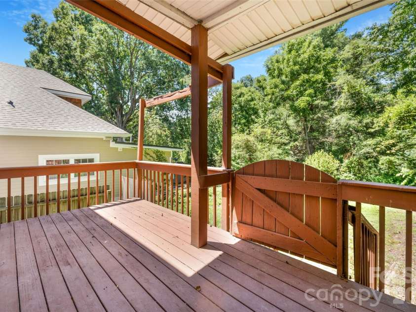 109 Forest Hill Drive, Asheville, NC 28803.  MLS# CAR4403733, YatesRealty ID 38319. 