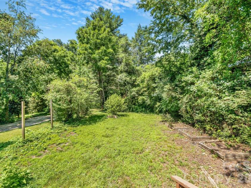 109 Forest Hill Drive, Asheville, NC 28803.  MLS# CAR4403733, YatesRealty ID 38319. 