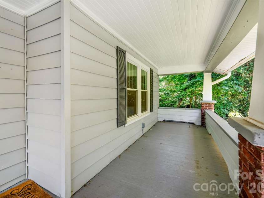 109 Forest Hill Drive, Asheville, NC 28803.  MLS# CAR4403733, YatesRealty ID 38319. 