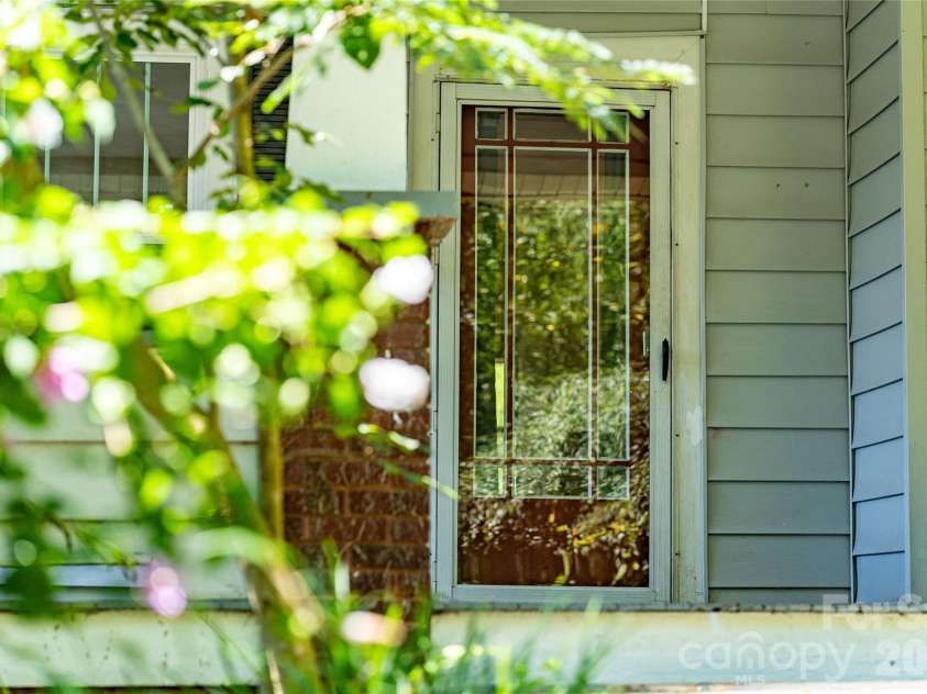 109 Forest Hill Drive, Asheville, NC 28803.  MLS# CAR4403733, YatesRealty ID 38319. 