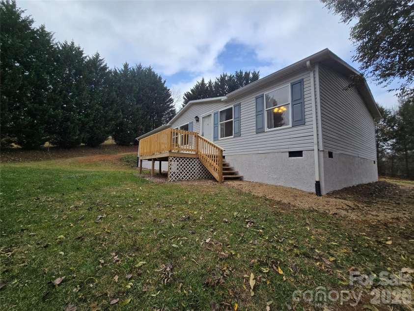 71 London Lane, Clyde, NC 28721.  MLS# CAR4321164, YatesRealty ID 3832. 