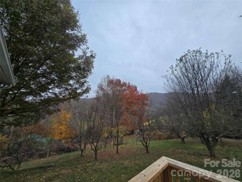 71 London Lane, Clyde, NC 28721.  MLS# CAR4321164, YatesRealty ID 3832. 