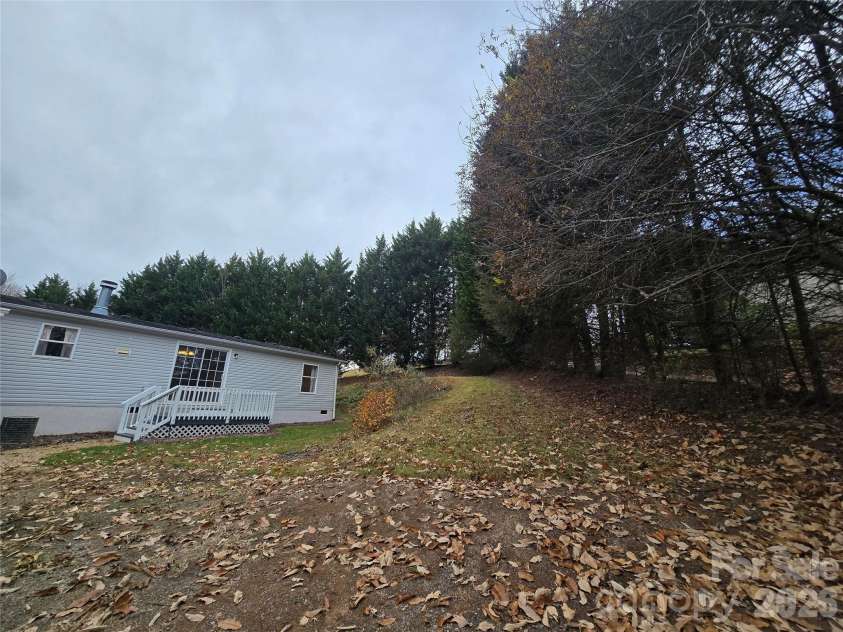 71 London Lane, Clyde, NC 28721.  MLS# CAR4321164, YatesRealty ID 3832. 