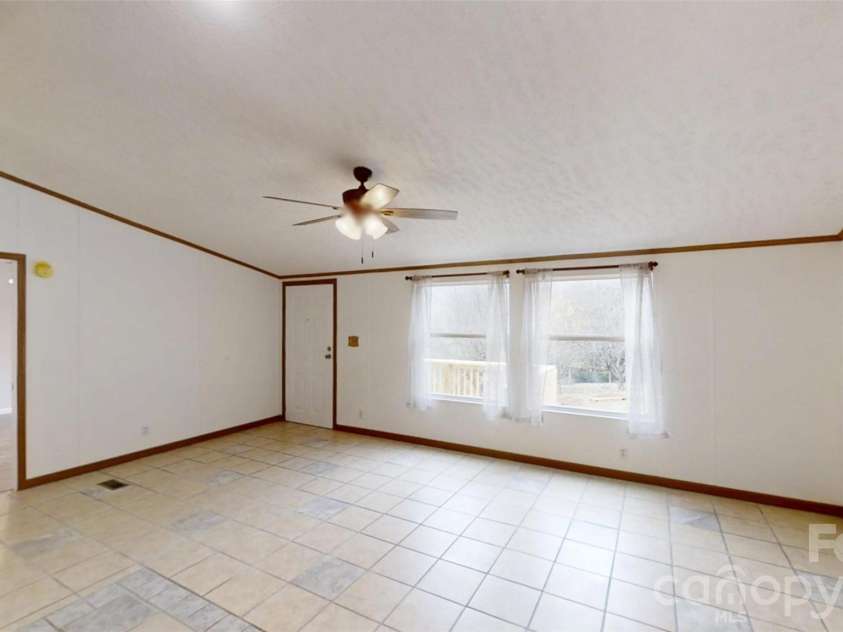 71 London Lane, Clyde, NC 28721.  MLS# CAR4321164, YatesRealty ID 3832. 