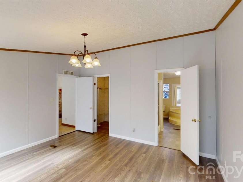 71 London Lane, Clyde, NC 28721.  MLS# CAR4321164, YatesRealty ID 3832. 