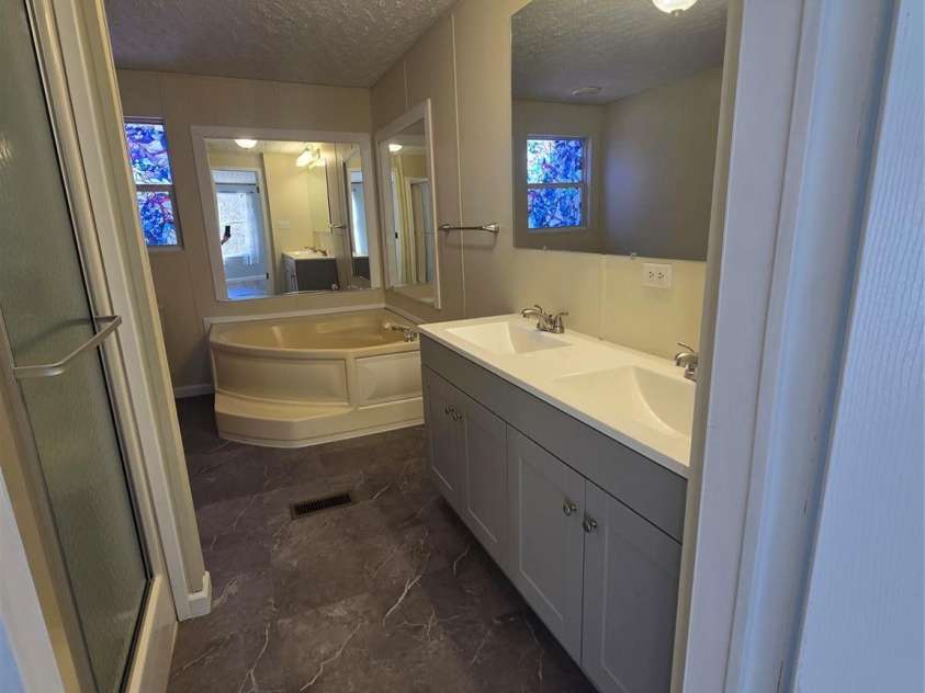 71 London Lane, Clyde, NC 28721.  MLS# CAR4321164, YatesRealty ID 3832. 