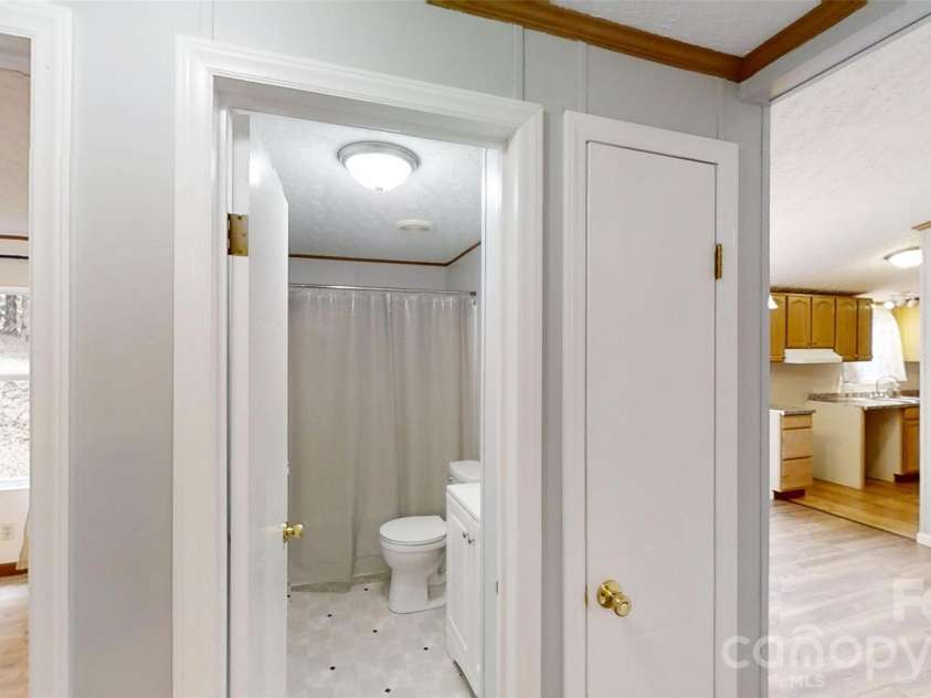 71 London Lane, Clyde, NC 28721.  MLS# CAR4321164, YatesRealty ID 3832. 
