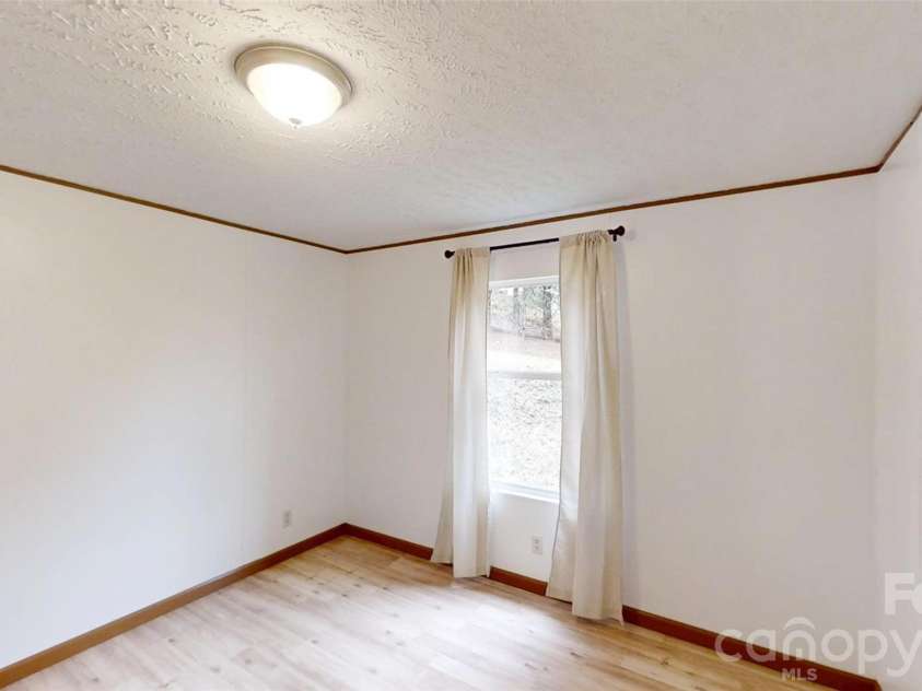 71 London Lane, Clyde, NC 28721.  MLS# CAR4321164, YatesRealty ID 3832. 