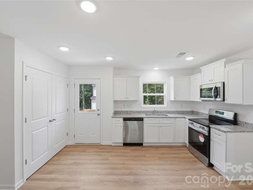 418 Kershaw Street, Lancaster, SC 29720.  MLS# CAR4351285, YatesRealty ID 38322. 