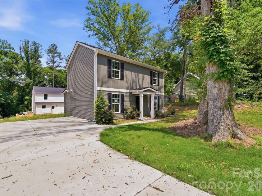 418 Kershaw Street, Lancaster, SC 29720.  MLS# CAR4351285, YatesRealty ID 38322. 