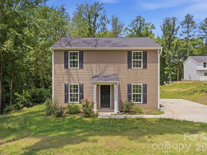 422 Kershaw Street, Lancaster, SC 29720.  MLS# CAR4385998, YatesRealty ID 38323. 
