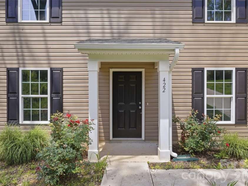 422 Kershaw Street, Lancaster, SC 29720.  MLS# CAR4385998, YatesRealty ID 38323. 