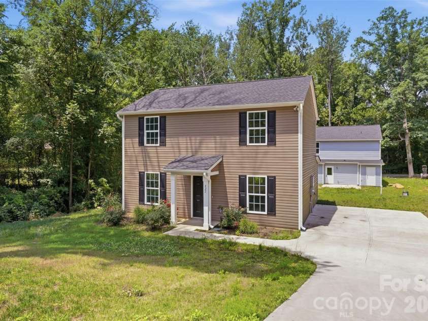 422 Kershaw Street, Lancaster, SC 29720.  MLS# CAR4385998, YatesRealty ID 38323. 