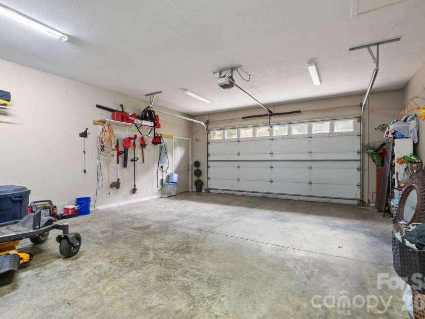 34 Grandview Court, Asheville, NC 28806.  MLS# CAR4403458, YatesRealty ID 38324. 