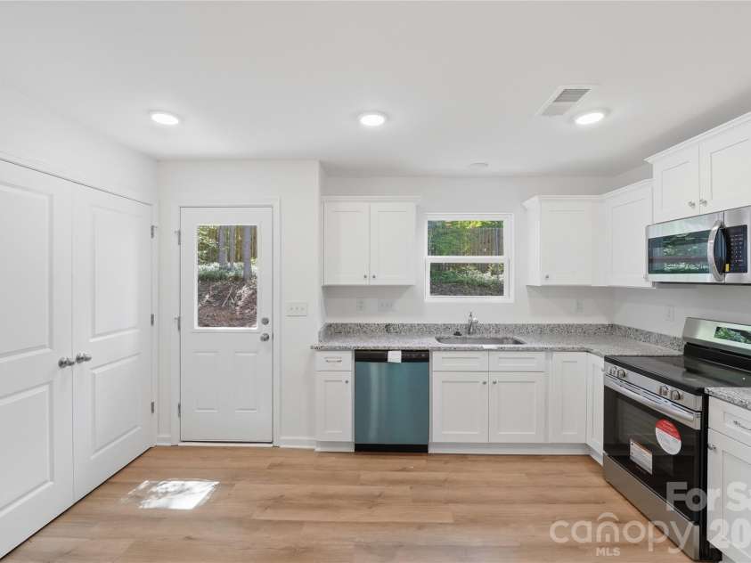333 Buckelew Street, Lancaster, SC 29720.  MLS# CAR4385807, YatesRealty ID 38325. 