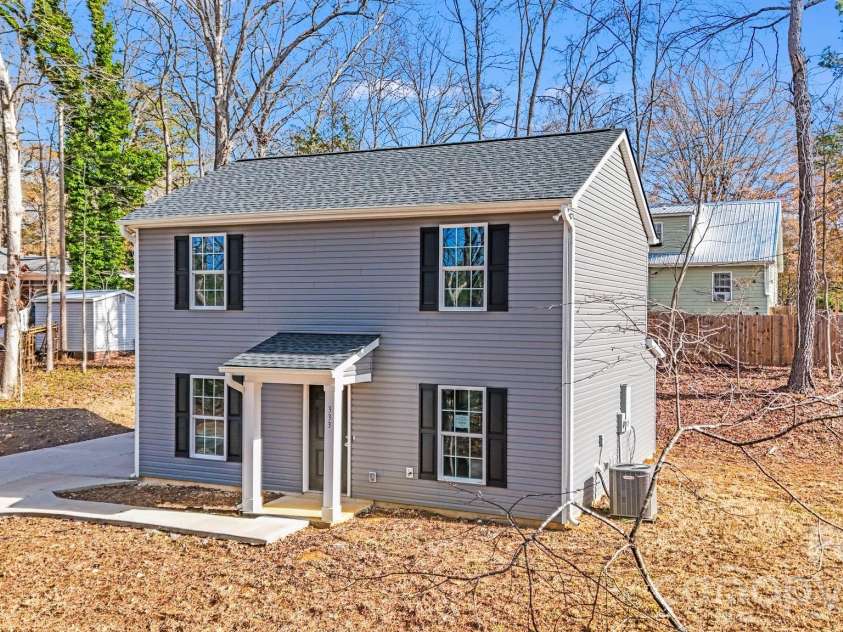 333 Buckelew Street, Lancaster, SC 29720.  MLS# CAR4385807, YatesRealty ID 38325. 