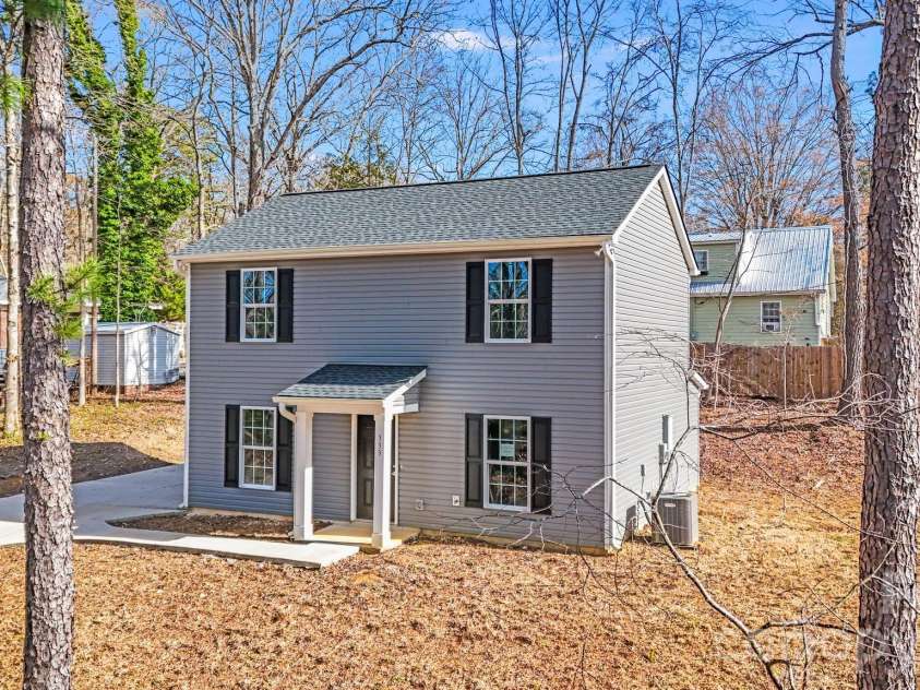 333 Buckelew Street, Lancaster, SC 29720.  MLS# CAR4385807, YatesRealty ID 38325. 