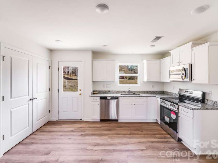 337 Buckelew Street, Lancaster, SC 29720.  MLS# CAR4330193, YatesRealty ID 38326. 