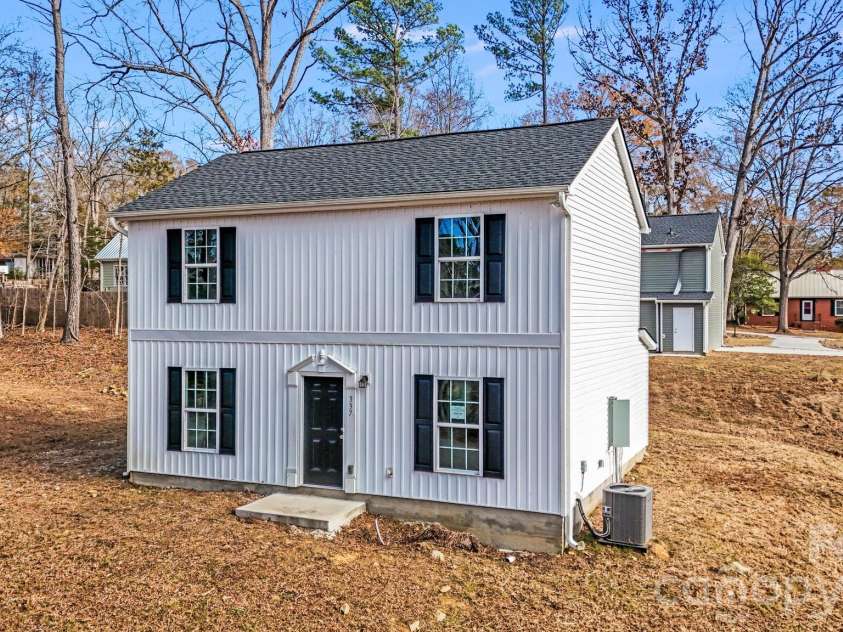 337 Buckelew Street, Lancaster, SC 29720.  MLS# CAR4330193, YatesRealty ID 38326. 
