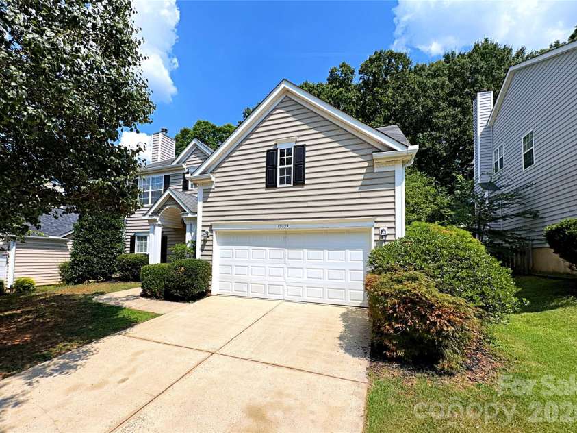 15035 Annan Court, Charlotte, NC 28277.  MLS# CAR4404832, YatesRealty ID 38328. 