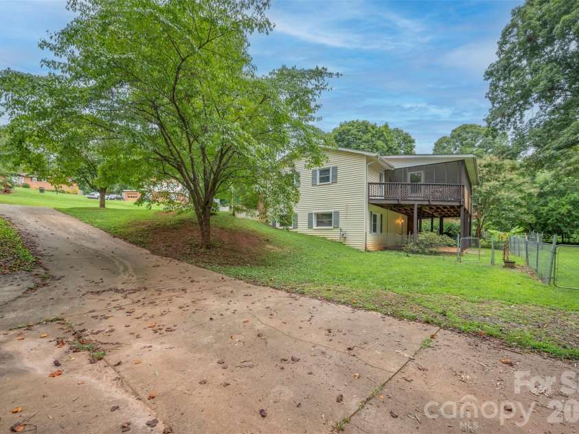 170 Hodge Street, Rutherfordton, NC 28139.  MLS# CAR4289696, YatesRealty ID 3833. 