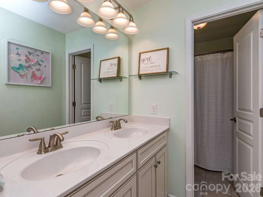 1726 Royal Gorge Avenue, Charlotte, NC 28210.  MLS# CAR4373628, YatesRealty ID 38330. 
