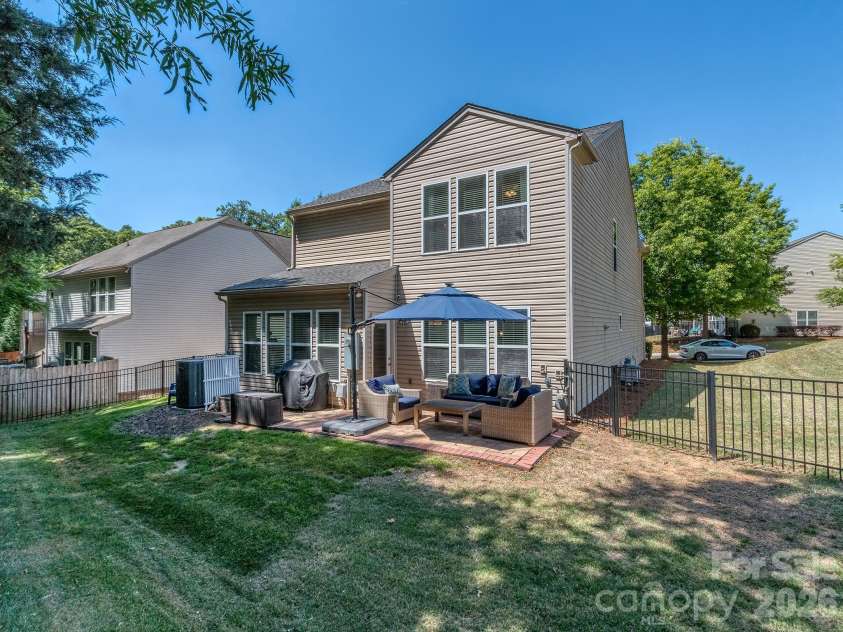 1726 Royal Gorge Avenue, Charlotte, NC 28210.  MLS# CAR4373628, YatesRealty ID 38330. Backyard