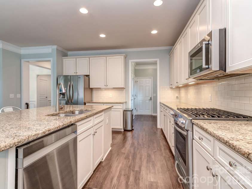 1726 Royal Gorge Avenue, Charlotte, NC 28210.  MLS# CAR4373628, YatesRealty ID 38330. Kitchen